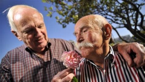 gays viejos|Viejos Gays, los cuatro ancianos homosexuales que triunfan en。